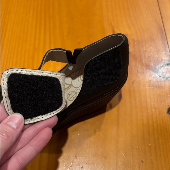 FLY LONDON 38 Black Wedge Yogo Criss-Cross Strap Shoes - Picture 5 of 8